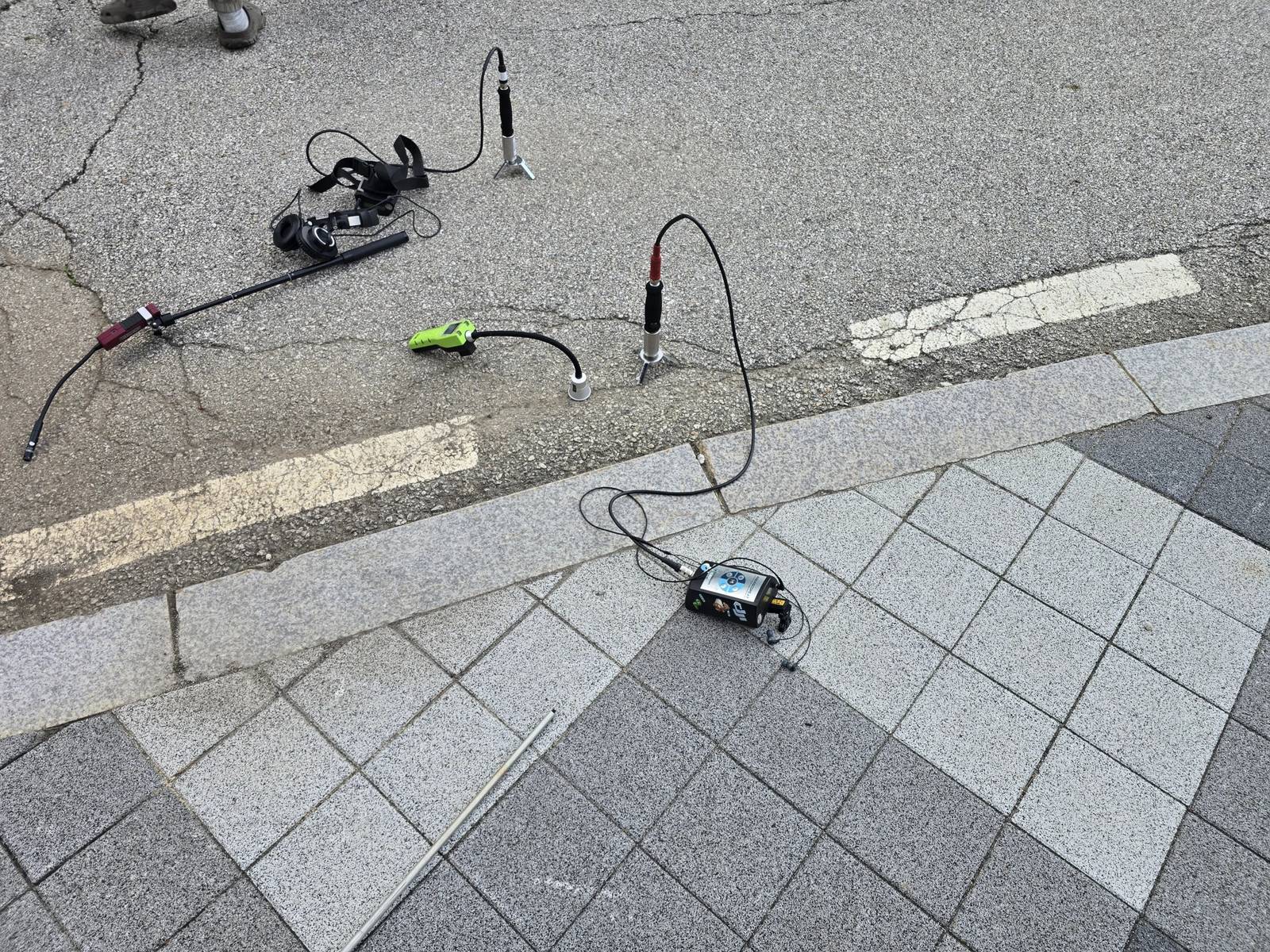과학관 진입로 노면에 설치한 청음 탐지 장비
